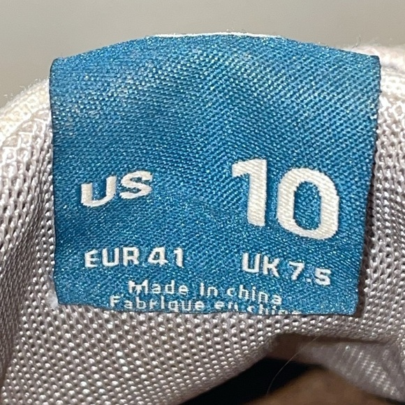 Saola Women Vegan Teal Blue Sneaker Size 10.  
Excellent condition - Picture 9 of 10